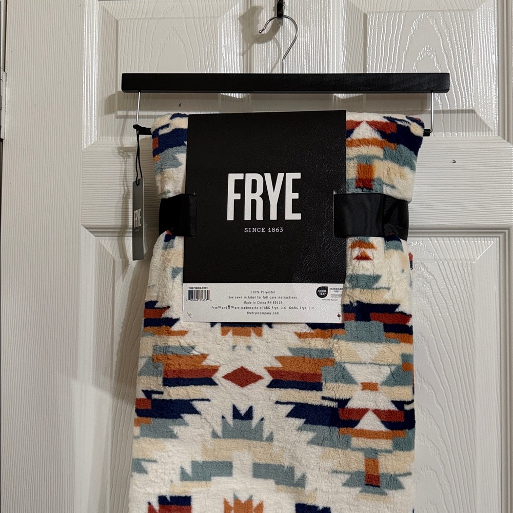 NEW FRYE Aztec Etching Reversible Throw Blanket Multi Color 50"x70" - Picture 3 of 4